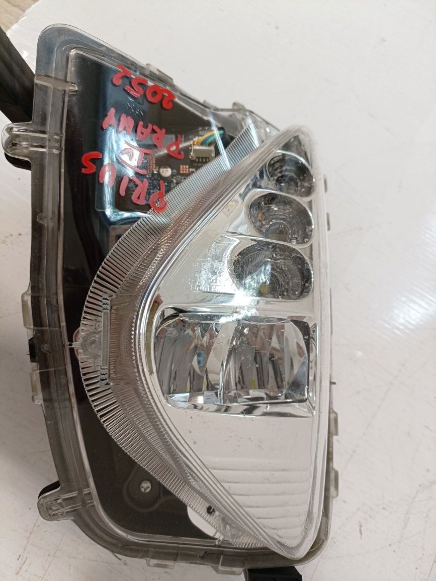 Toyota Prius IV Halogen LED prawy