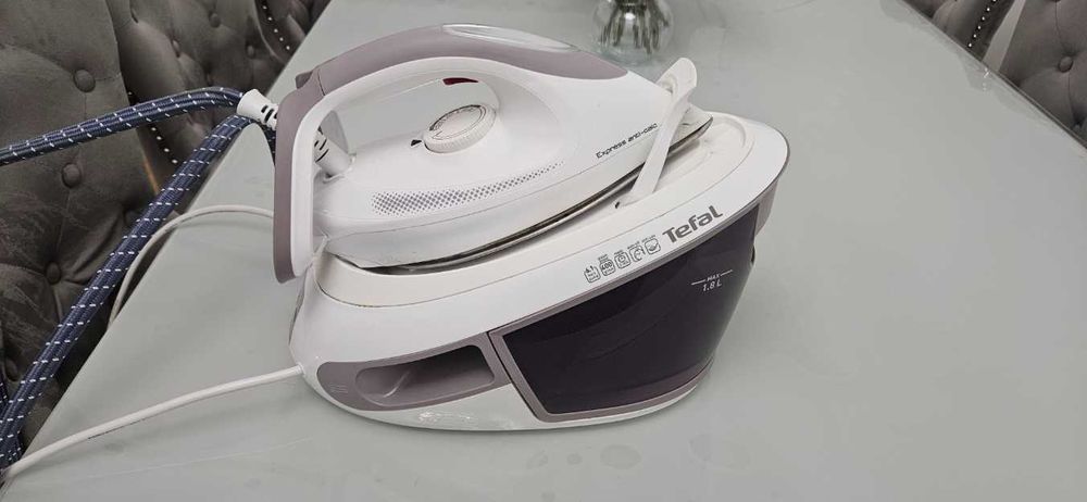 Ferro com Caldeira Tefal Express Anti-Calc 2800W - SV8011E0