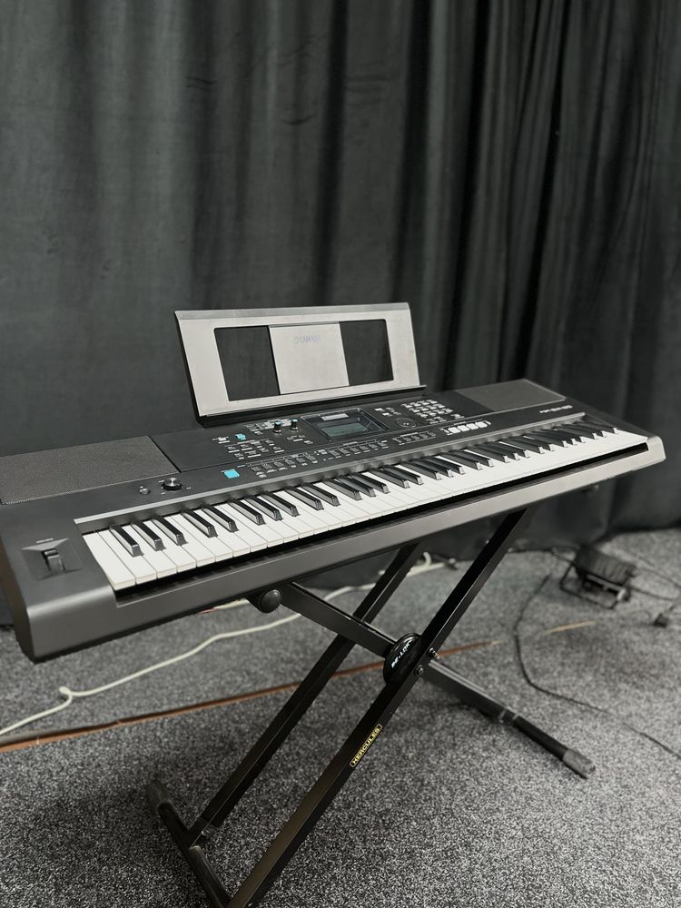 Продам Синтезатор YAMAHA PSR-EW425