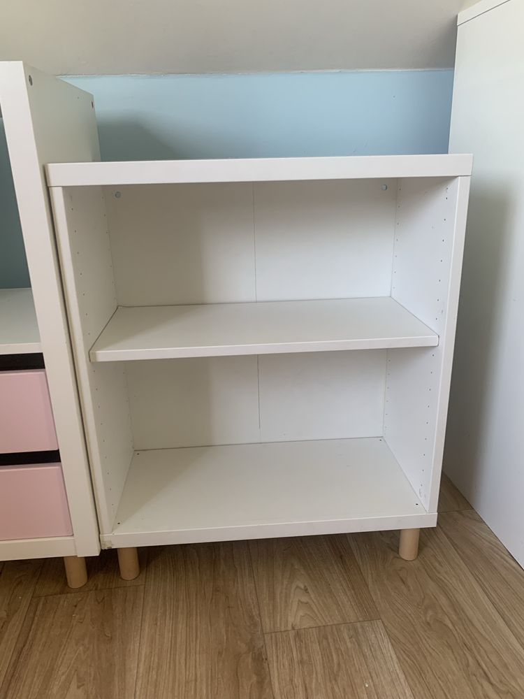 Meble ikea regały i stolik nocny