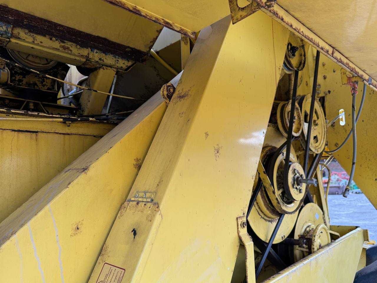 Свіжо привезений зерновий комбайн New Holland 1520 700МОТОГОДИН