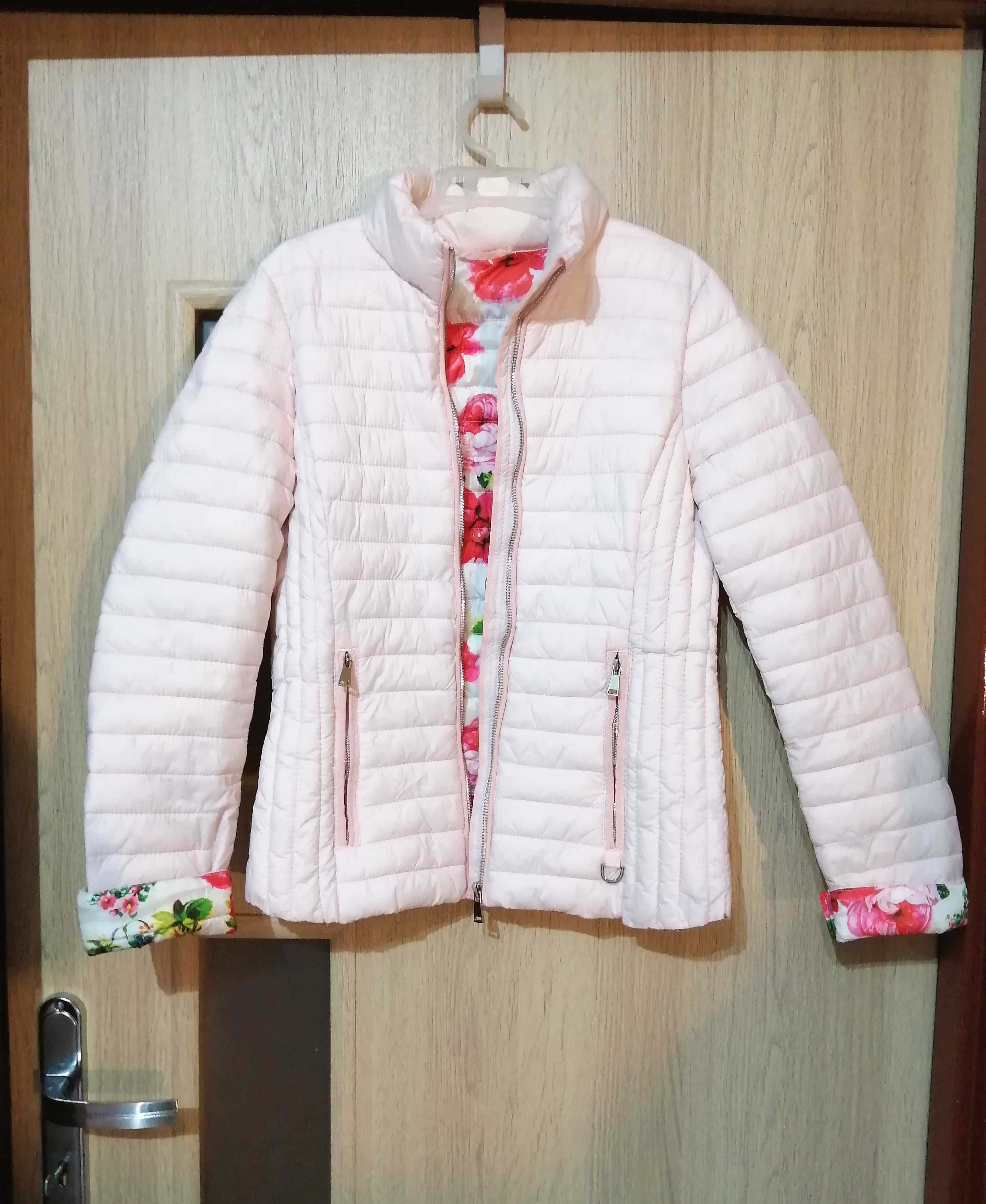 #34. Pudrowa pikowana kurtka r. XS