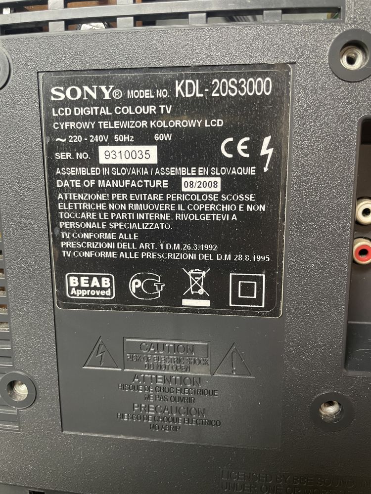 Tv Sony Bravia LCD digital 20’ com comando, a funcionar perfeitamente