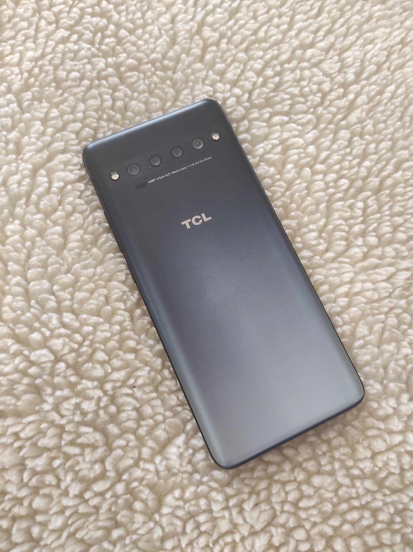 Отличный смартфон tcl 10 pro в новом состоянии