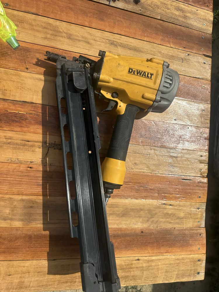 Продам пневмо пістоле dewalt для цвяхів