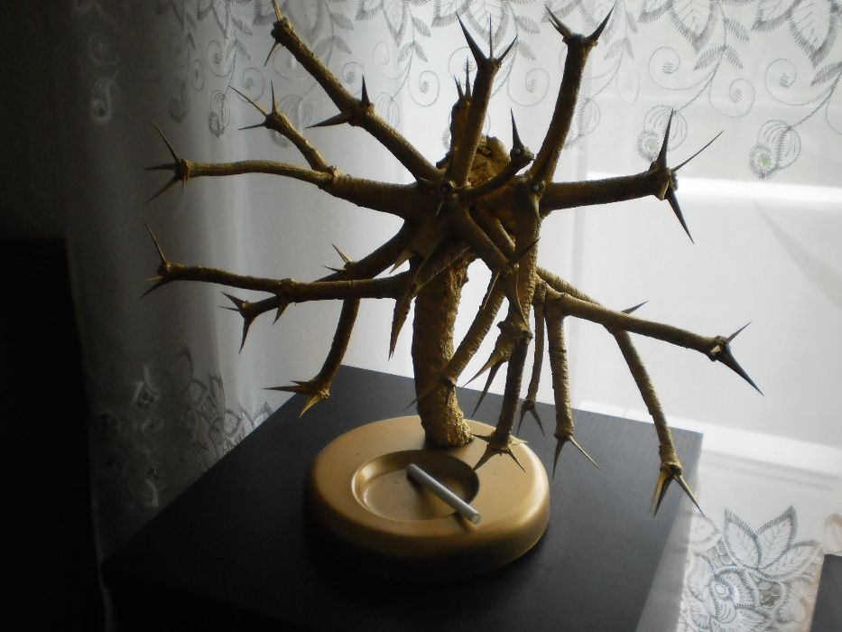 Скульптура "Хищное дерево"