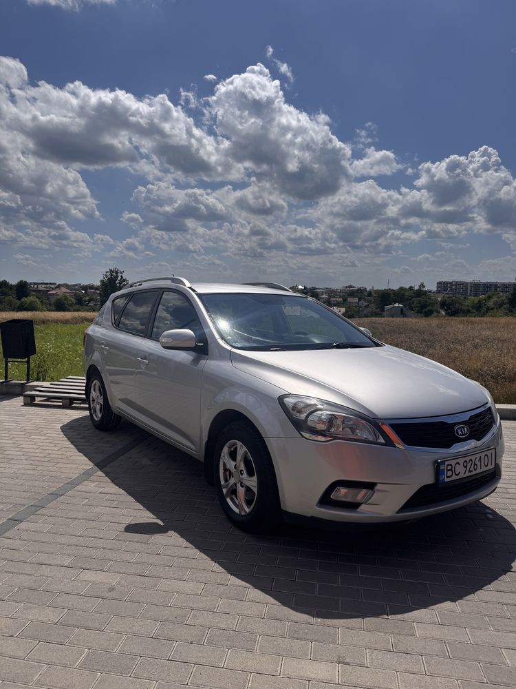 Kia ceed 2010 1.6crdi