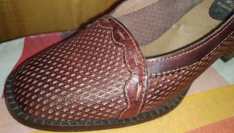 Brązowe skórzane buty na obcasie