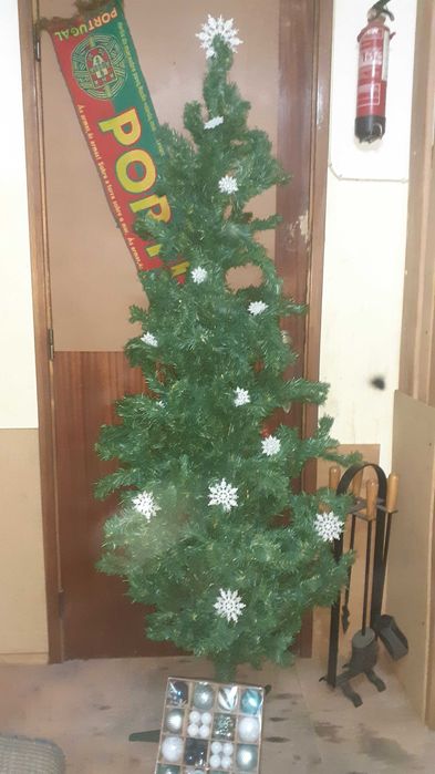 Árvore Natal decorada bom estado