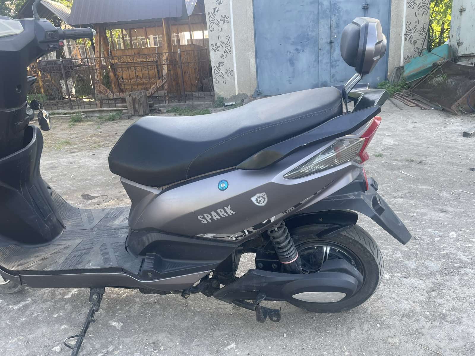 Продам електроскутер Liberti
