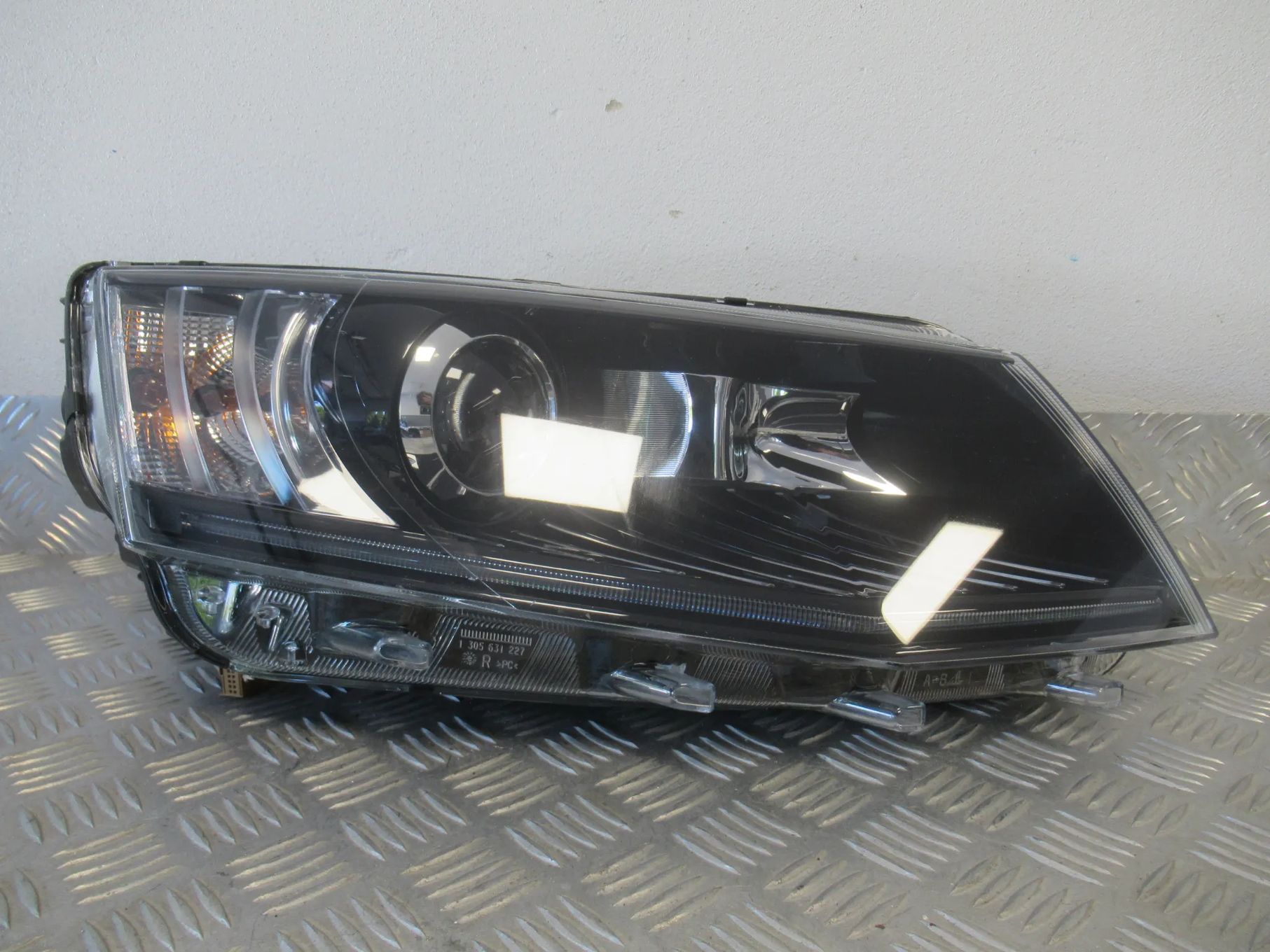 LAMPA PRZEDNIA PRZÓD PRAWA SKODA OCTAVIA III 3 XENON 5E1941018B 2012-2016
