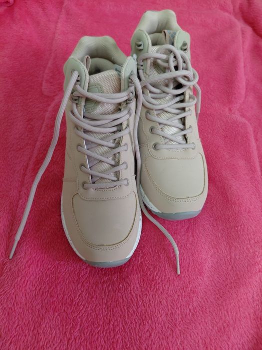 Демисизонка чобітки для дівчинки шкіряні.