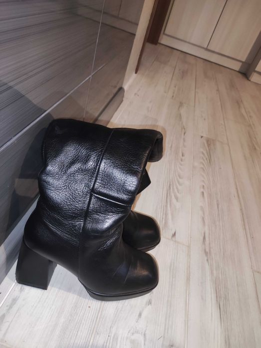 Зимові ботфорди 38 розміру,одягала 3 рази,стан на фото. Можливий торг
