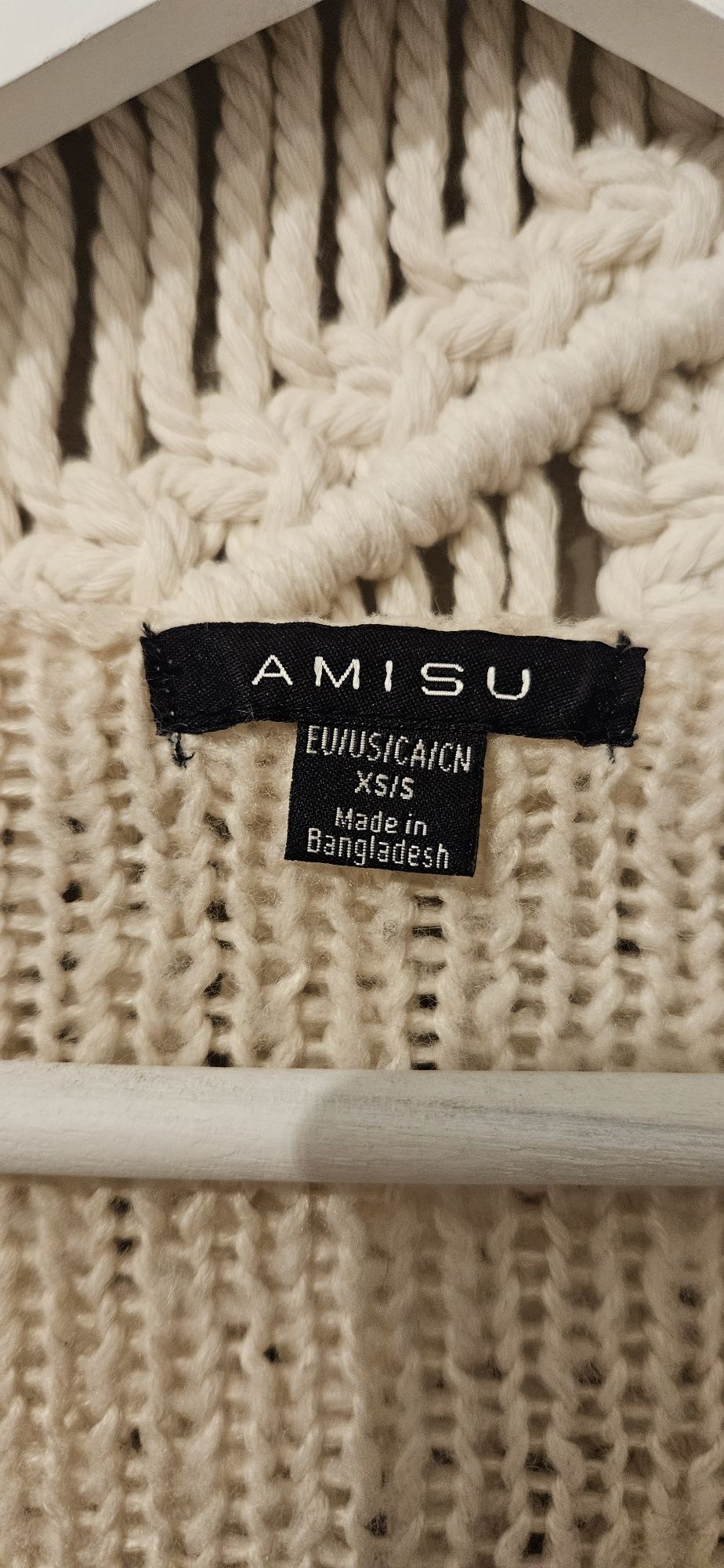 Sweter w serek Amisu rozm. 34/36