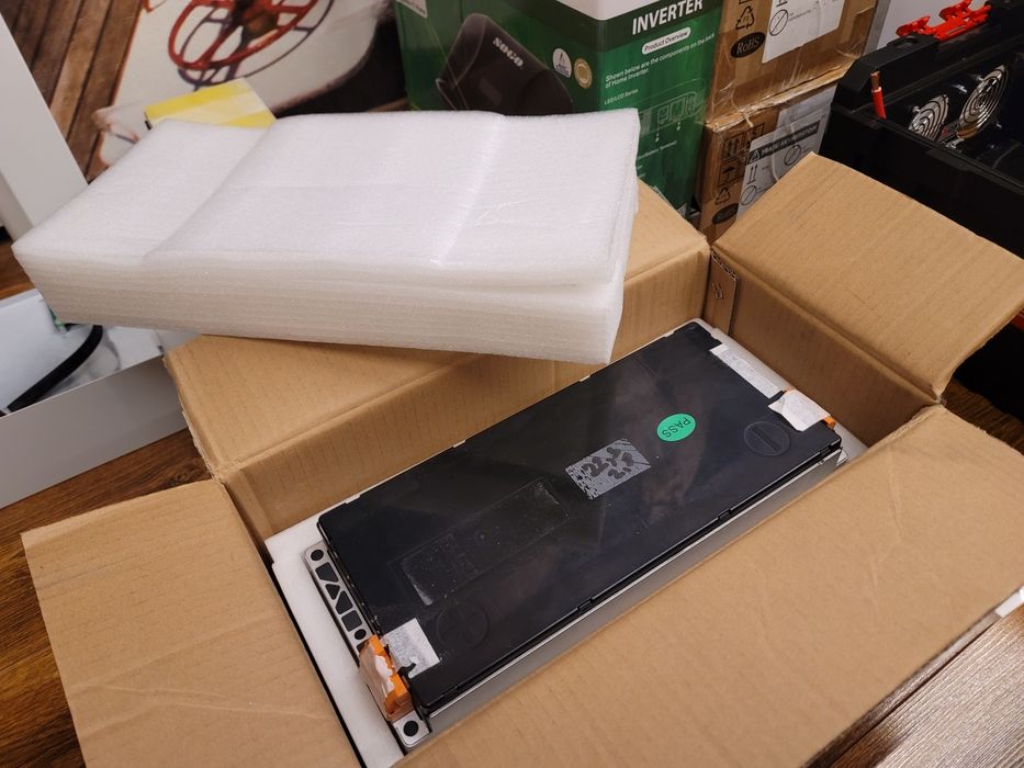 Комплект зарядная станция  бесперебойного питания 2800 ватт час + 1600