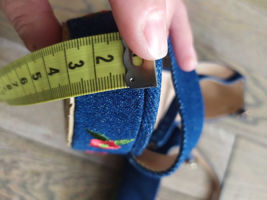 Śliczne dżinsowe sandałki Vices haftowane jeansowe sandały DeeZee