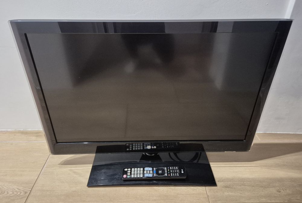 Telewizor 32 cale, full HD, super stan piękny ekran pilot podświetlany