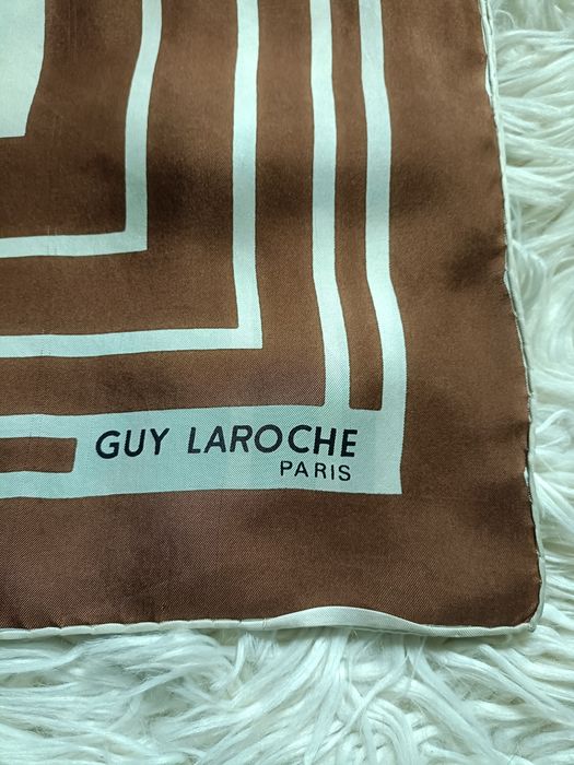 Chusta jedwab Guy Laroche