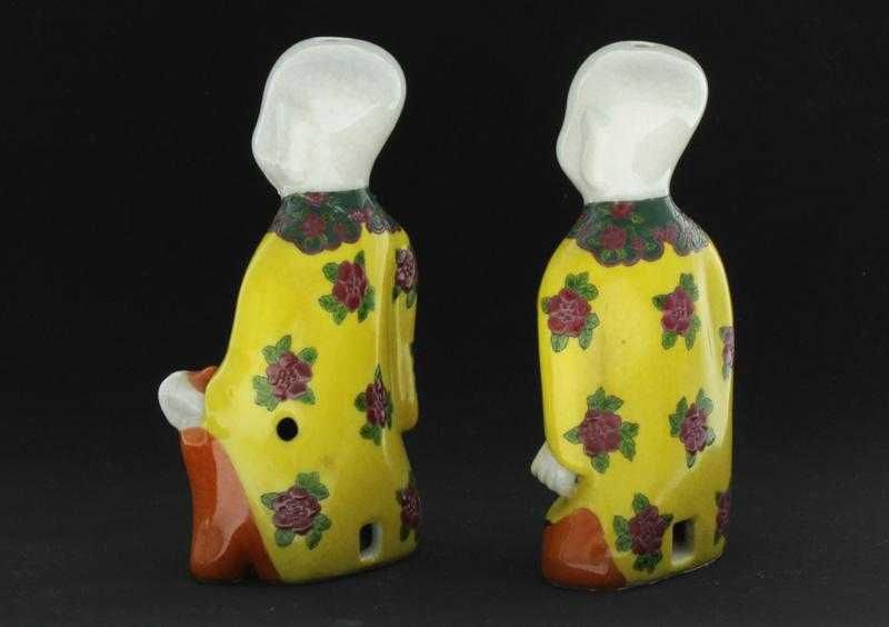 Lote 196 - Par de Figuras de Porcelana oriental