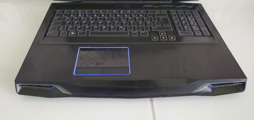 Ноутбук Alienware  17.3" Core i7 3 gen 16Gb/64GbSSD+1000Gb/Nvidia 2 GB