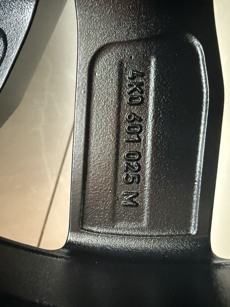 Диски оригінал Audi A6C8 R19/5/112 A6 A8 Q5 4K0601025M