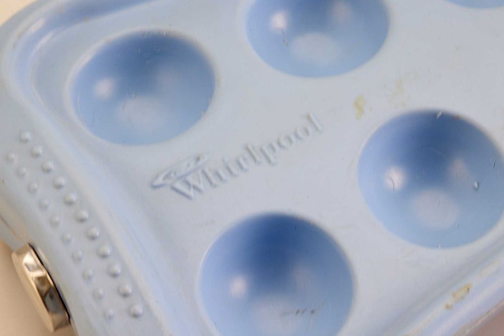 Wkład lodówki Whirlpool z otworami na kostki lodu