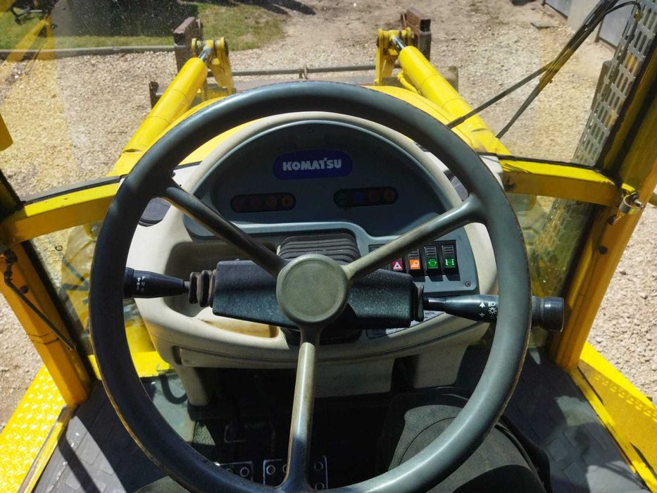 Kopatko-Ładowarka KOMATSU WB 91R Utility z 2000 Roku,CASE,JCB,CAT