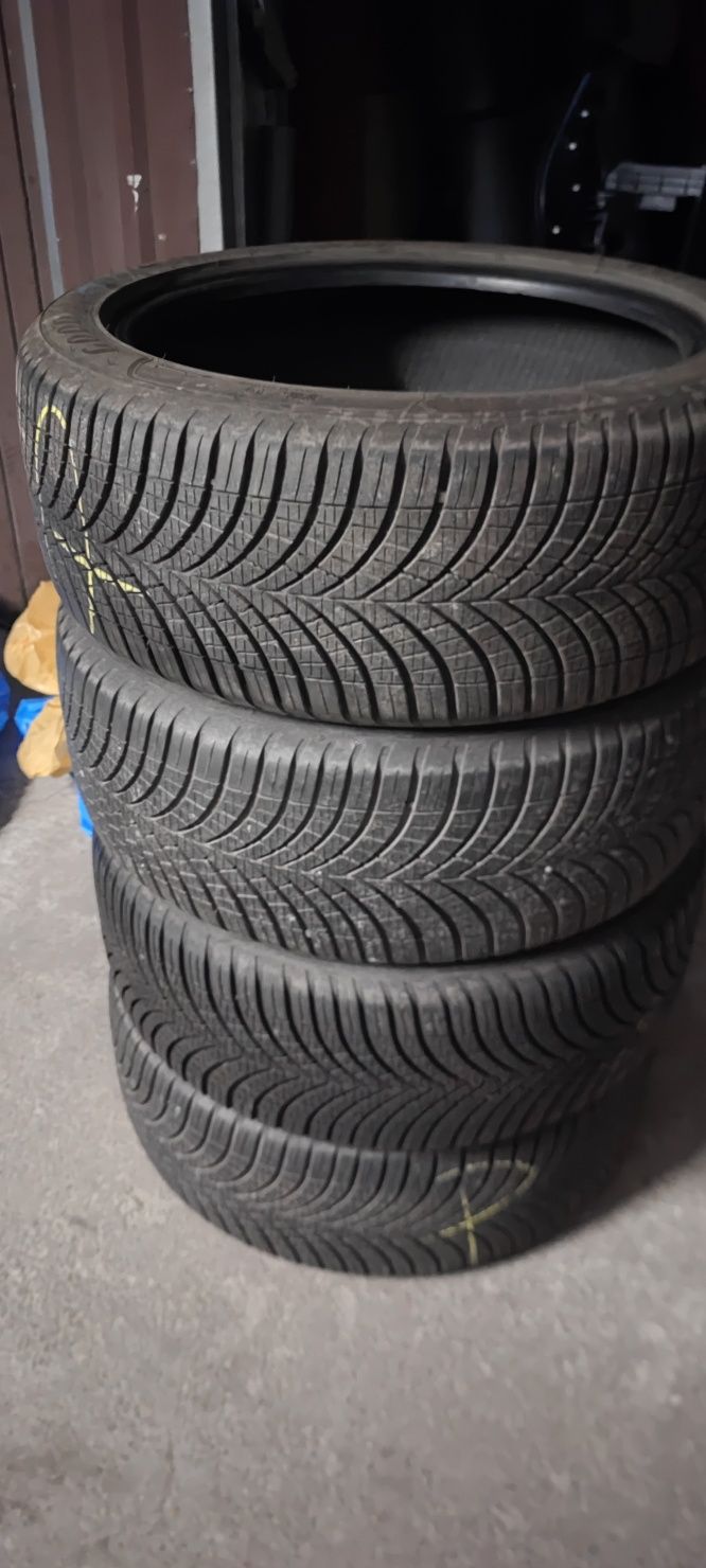 Goodyear Vector 4 seasons Gen3 245/45/R19 komplet