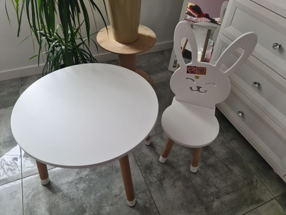 Stolik plus krzesełko. Komplet ikea