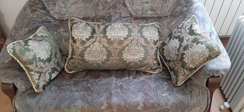 Подушки новые с кантом на диван,кровать,под спинку.Удобные,красивые!