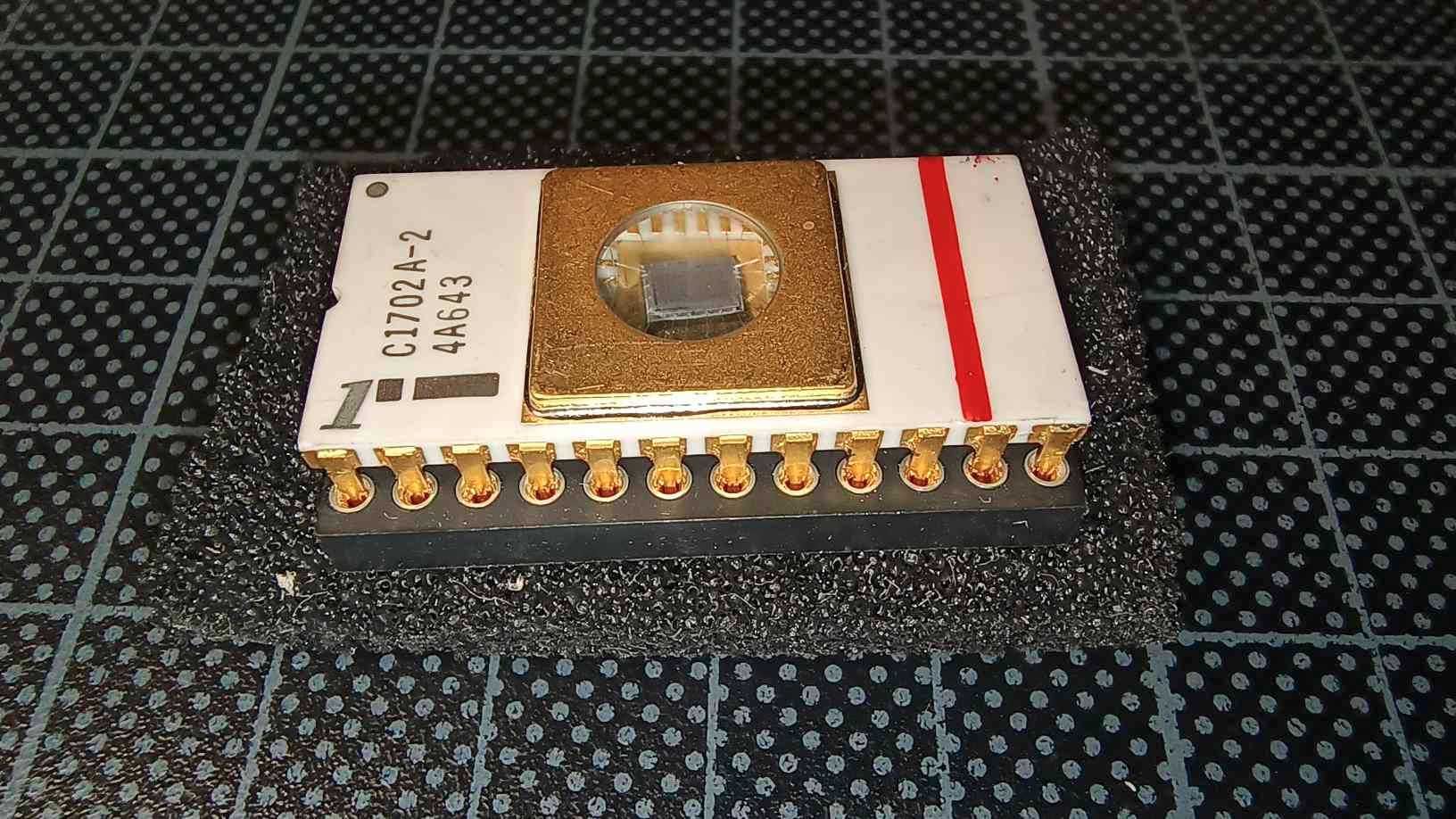 Pamięci EPROM INTEL C1702A-2