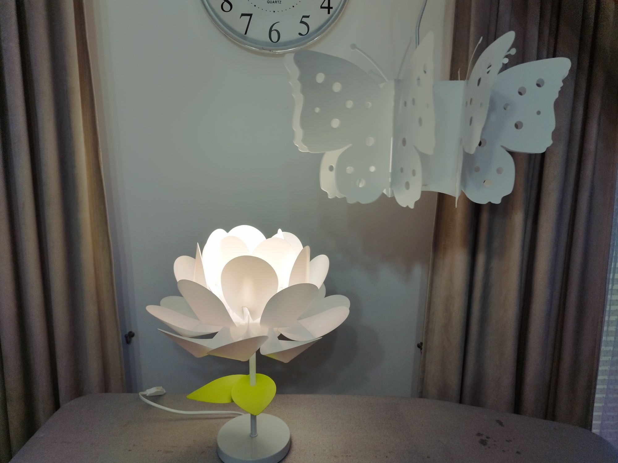 Lampa do pokoju dziewczynki  kwiatek motyl