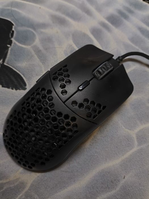 Rato gaming glorious model o skates de vidro