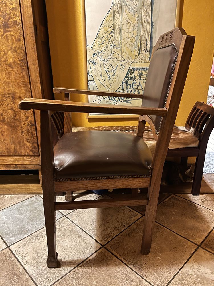 Krzesło antyk, drewno, skóra.