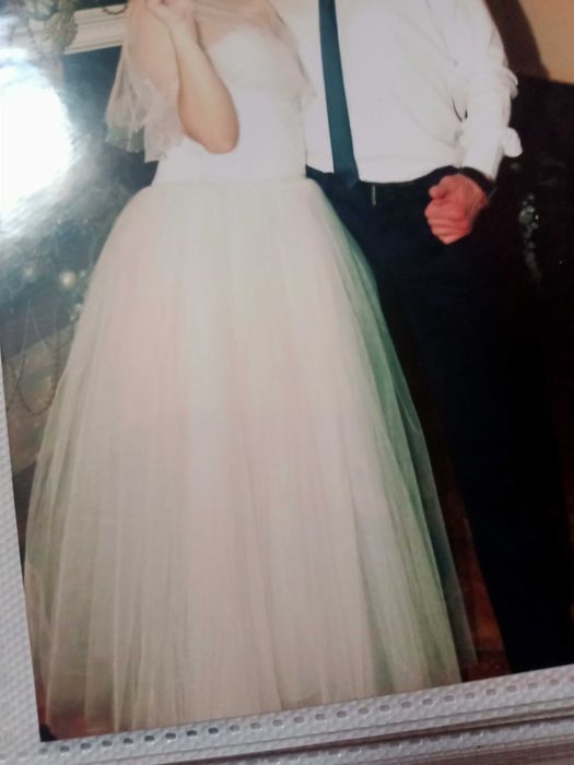 Весільне плаття б,у,але зовсім нове,гарне,без фоти ціле,чисте