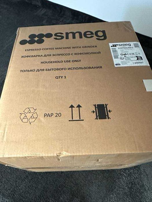 Ekspres do kawy Firmy SMEG - Nowy 
Cena 2890