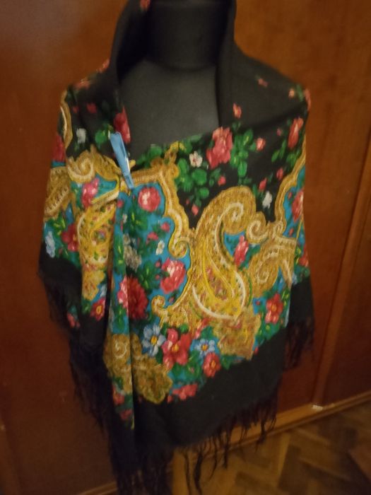 Продаю винтажный женский шерстяной платок