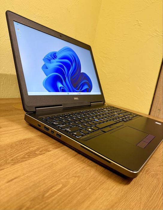 Dell Precision 7520 Xeon E3 1535M v6  RAM 32GB SSD 512GB