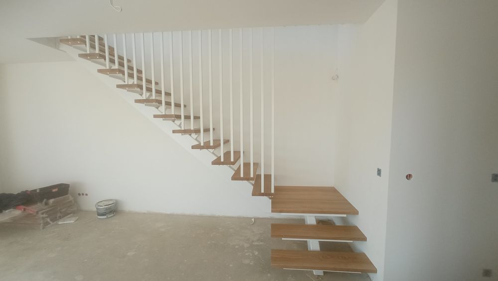 Schody metalowe jednobelkowe