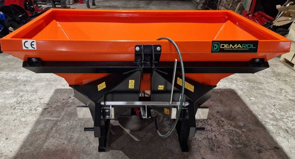 Rozsiewacz nawozu dwutalerzowy 600 litrów 400,800 DEMAROL
