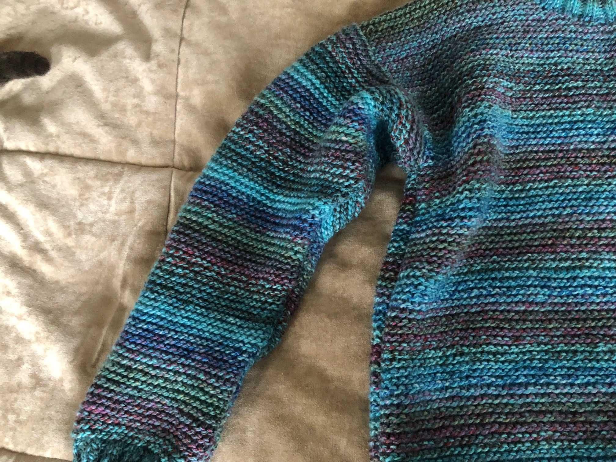 Sweter ręcznie robiony na drutach