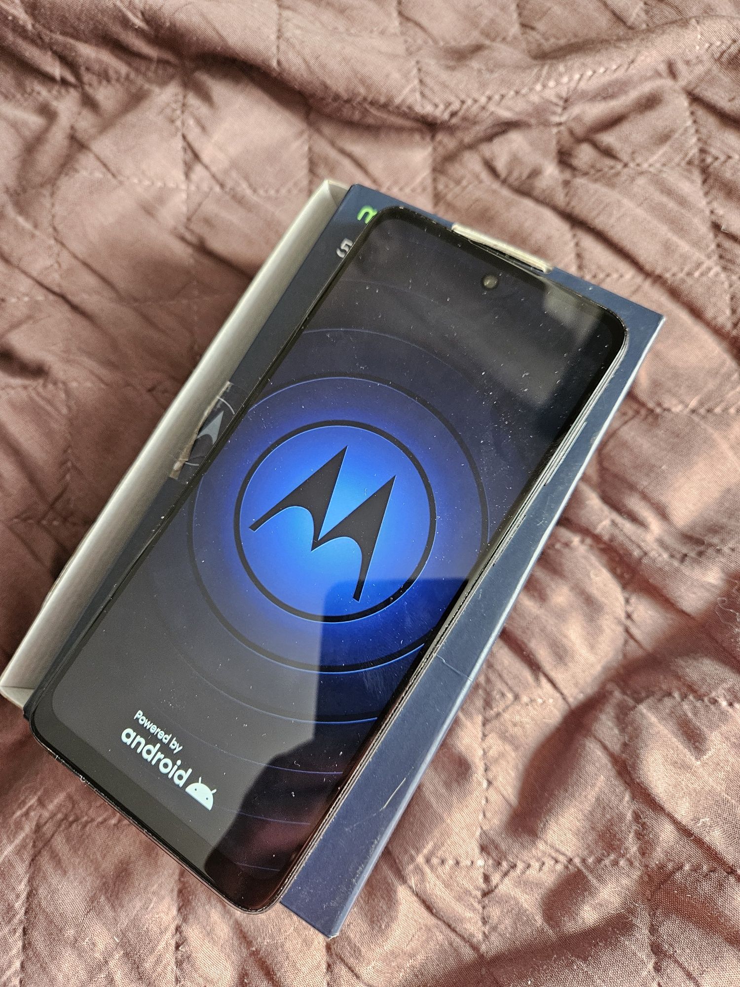 Smartfon Motorola G22 pudełko ładowarka