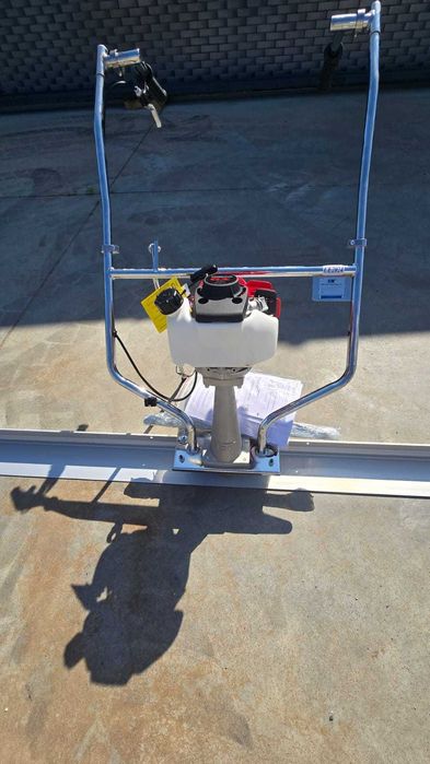 Listwa łata wibracyjna  spalinowa  BETON TROWEL BTS35H.1 NOWA Honda