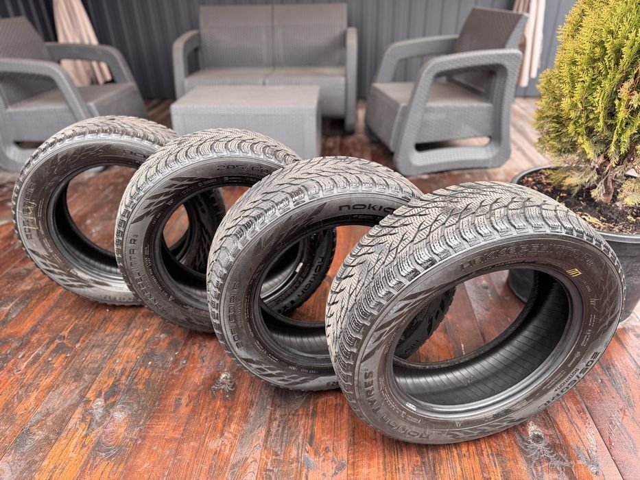 Зимові шини 205/60/R16