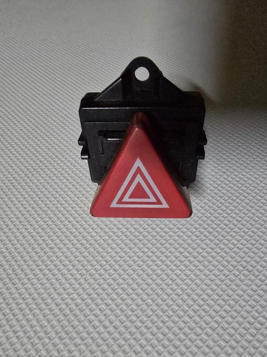 Sprzedam przełącznik świateł awaryjnych do Audi A2