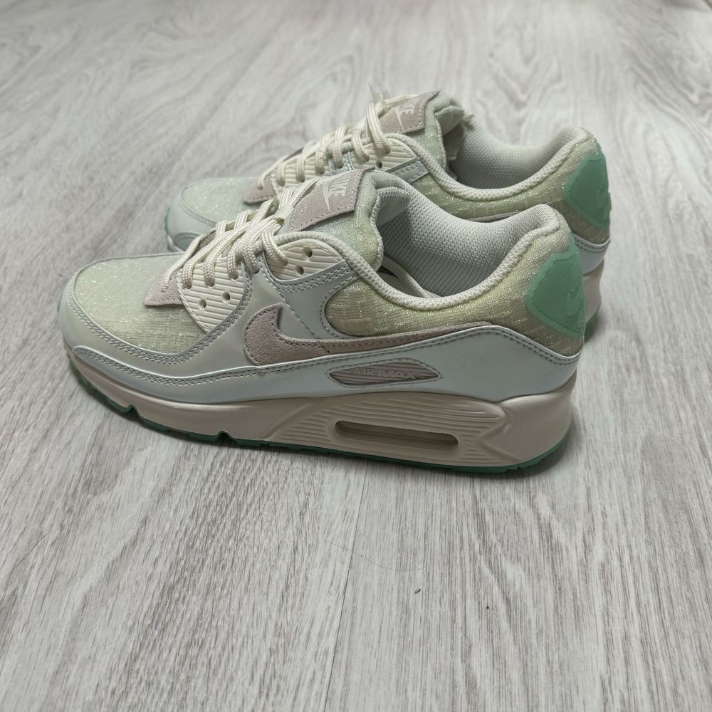 Продам женские кроссовки Nike Air Max, размер 38.5