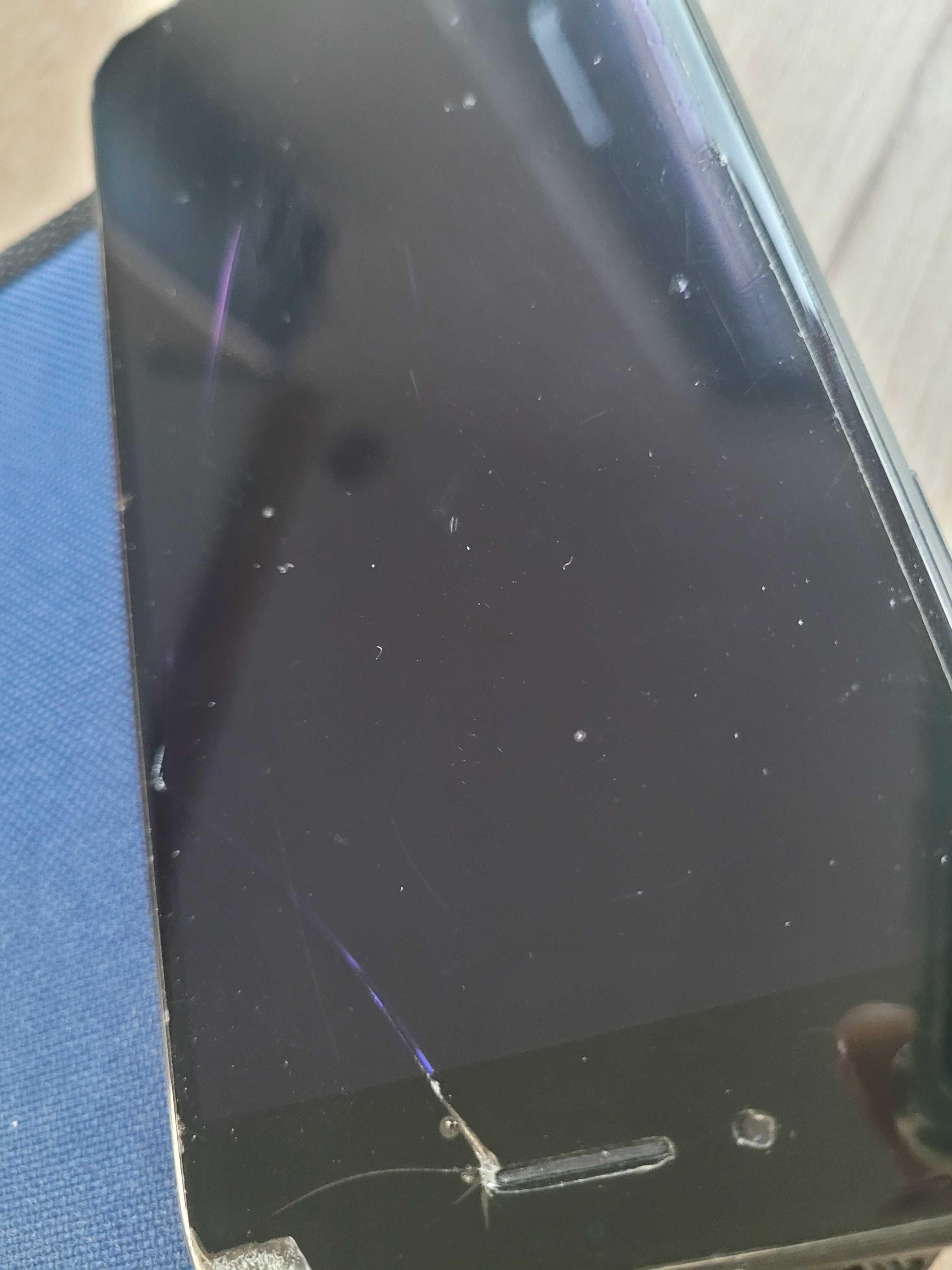 iPhone 7 Plus uszkodzony - zbita szybka i port do wymiany