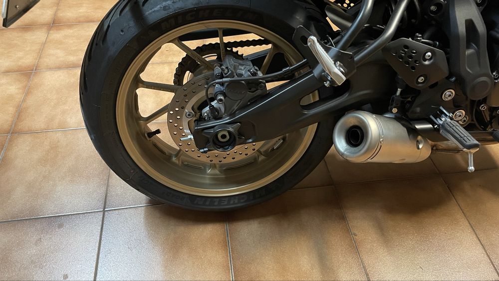 Yamaha xsr 700 de 2023 com 4 mi km nova