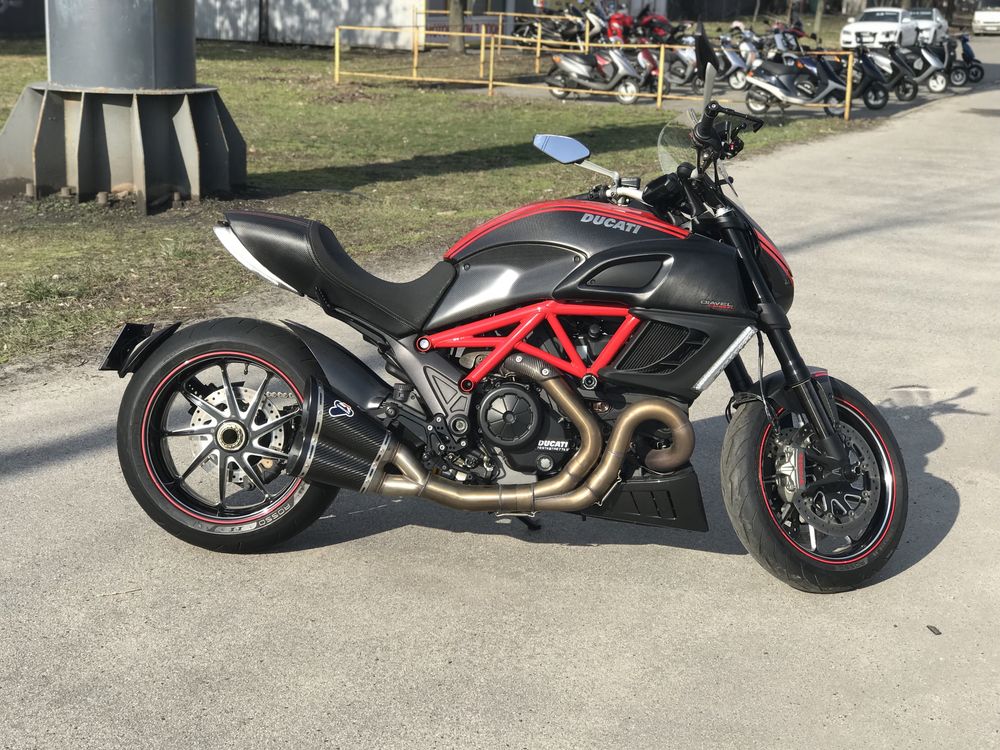 Мотоцикл Ducati Diavel Carbon