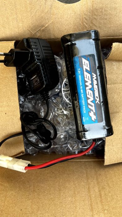 Maverick Strada XB 1/10 4WD Eléctrico – Quase Novo